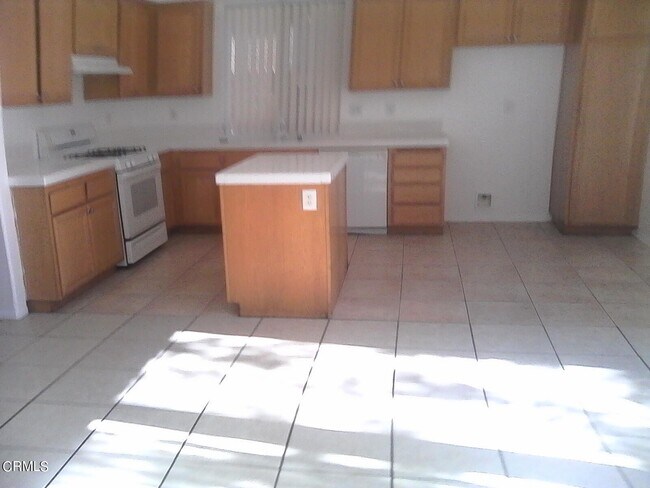 Foto del edificio - 4540 Los Damascos Pl