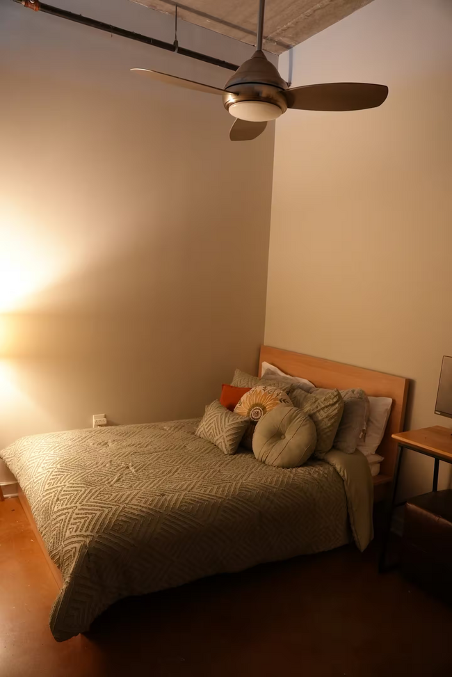 Bedroom - 626 N Graham St