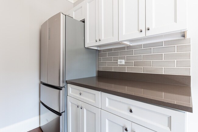 Foto del edificio - 827 W Lakeside Pl