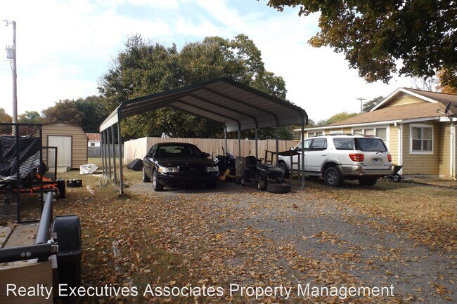 Foto del edificio - 2 br, 2 bath House - 301 Russell Rd