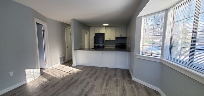 Building Photo - Beautifully Upgraded 1-Bedroom Condo in Do...