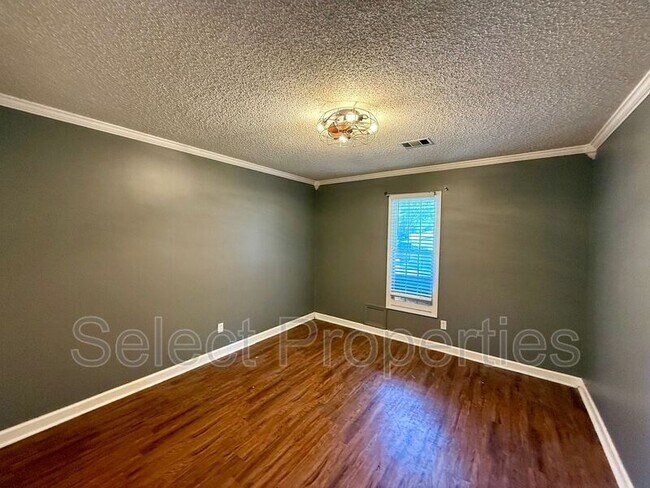 Building Photo - 1401 Elmdale Pl