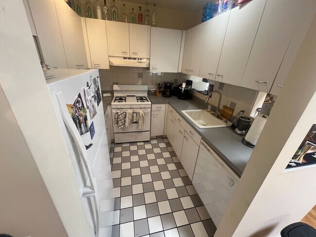 Building Photo - 2341