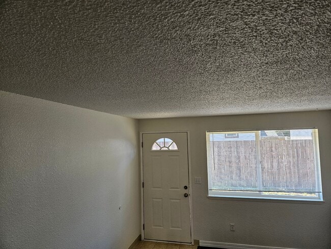 living room - 3204 W St