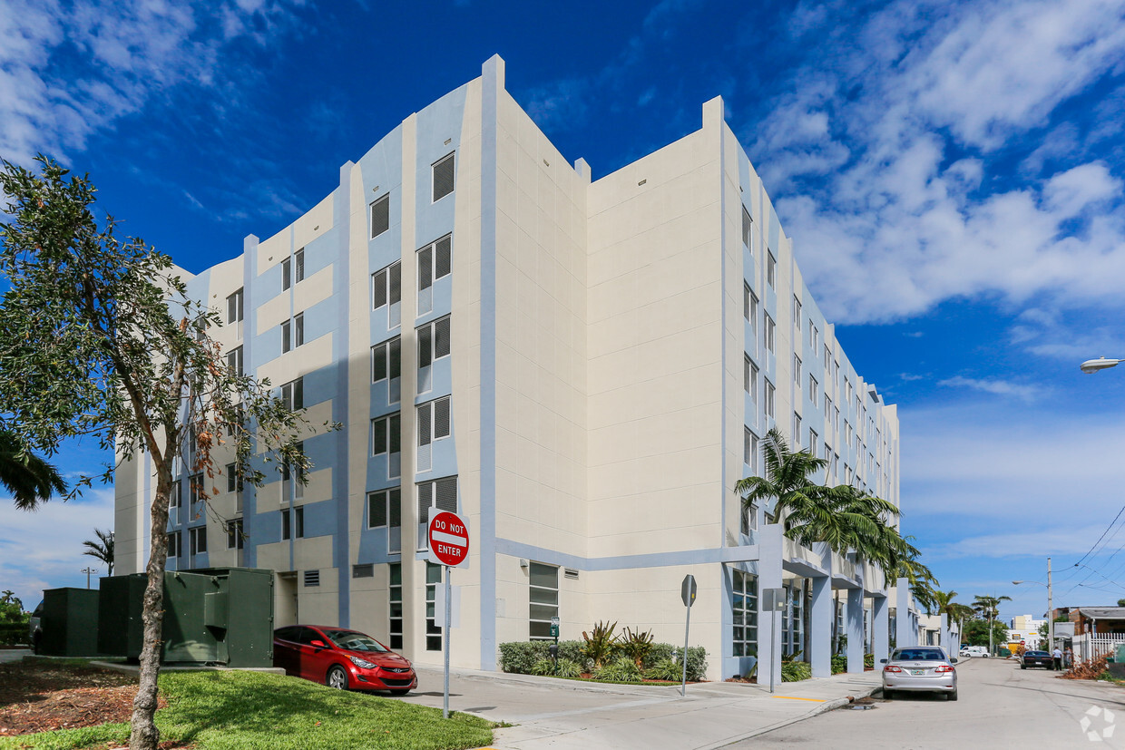 Foto del edificio - Village Allapattah Senior Apartments