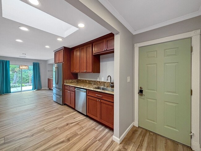 Building Photo - Beautiful 4BD/2BA House in Bay Ho W/ A/C, ...