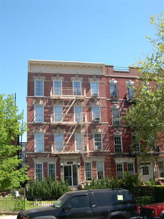 Primary Photo - 111 4th Pl