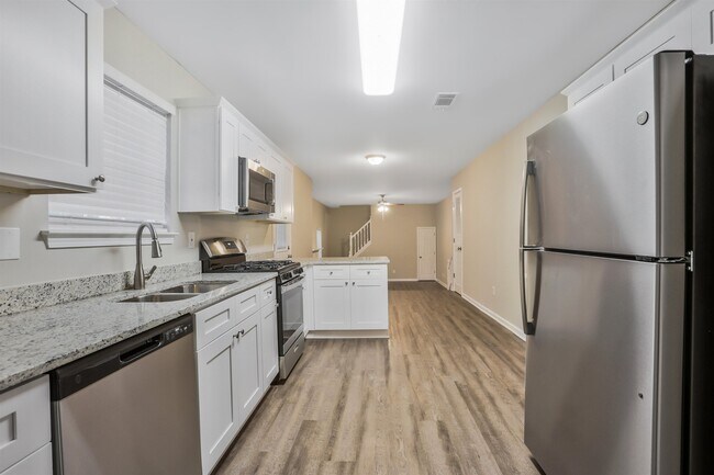 Foto del edificio - 5240 Rock Pl Dr SW