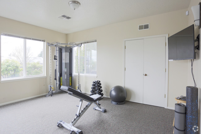 Fitness Center - Briar Ridge Apartments