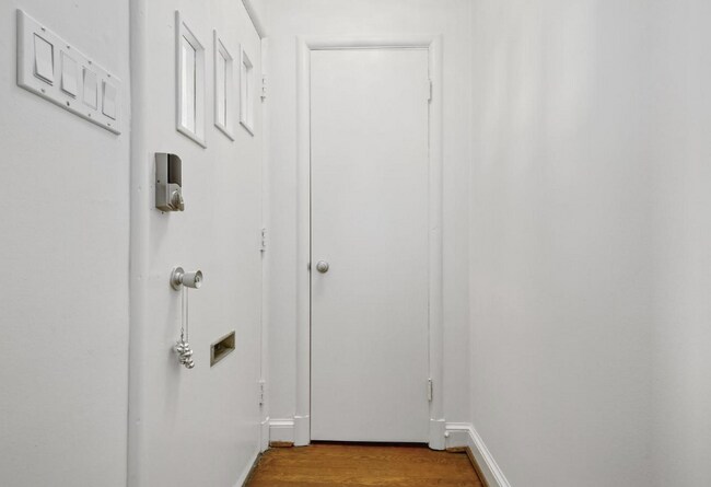 Foto del edificio - 5612 Massachusetts Ave