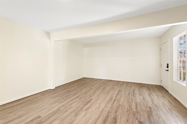 Foto del edificio - 1011 W 10th St