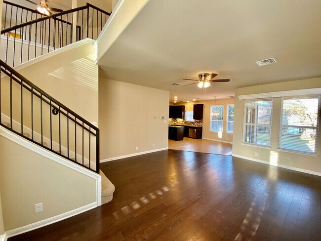 Foto del edificio - Beautiful 2-Story 3bed/2.5bath home in Ave...