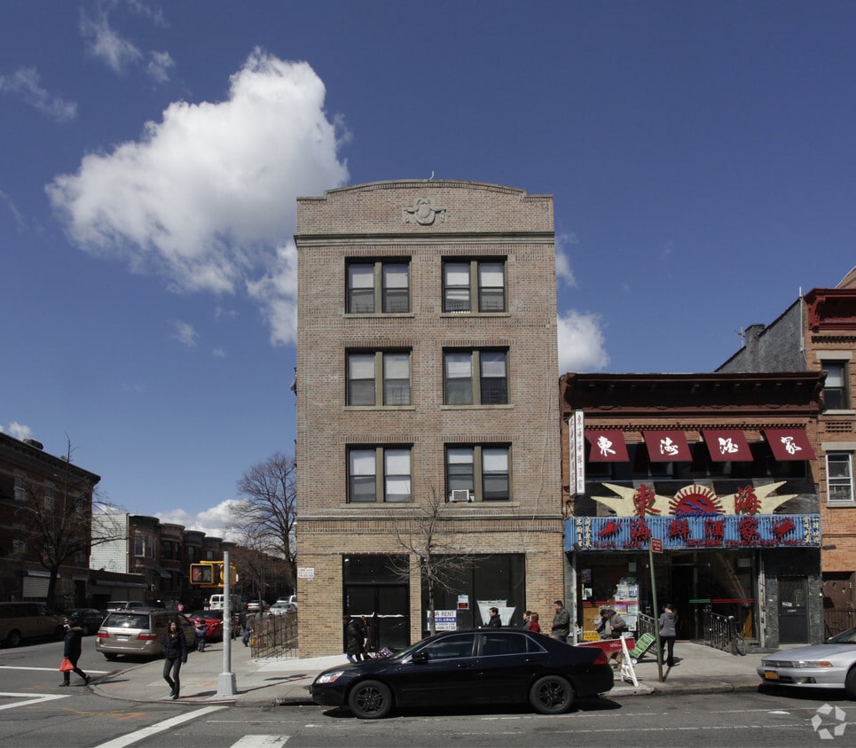 Building Photo - 5026 7th Ave