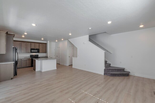 Building Photo - Like New Lehi Row End Townhouse w 2 car at...