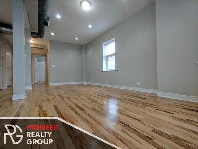Building Photo - Logan Square apartment with Central AC