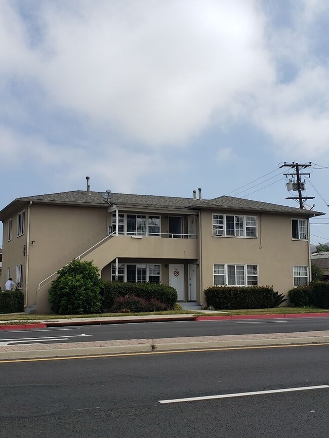 Building Photo - 22 S Dos Caminos Ave