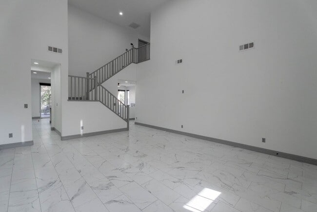 Building Photo - 9796 Altadena St