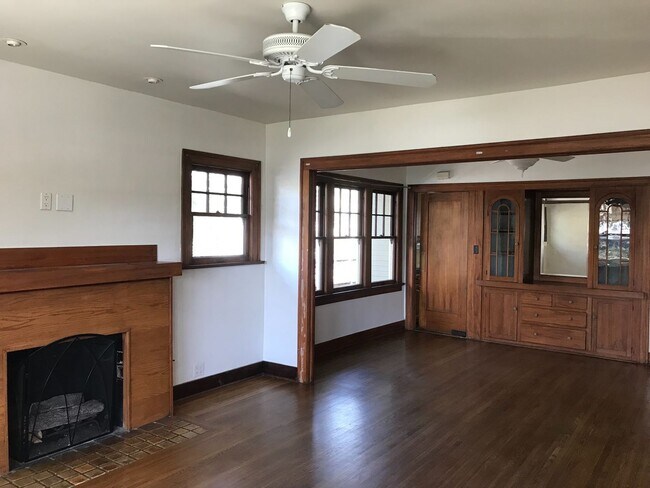 Building Photo - Fenced 3 Bedroom House with Two Car Driveway! Located in the Heart of North Park! In Unit Washer ...
