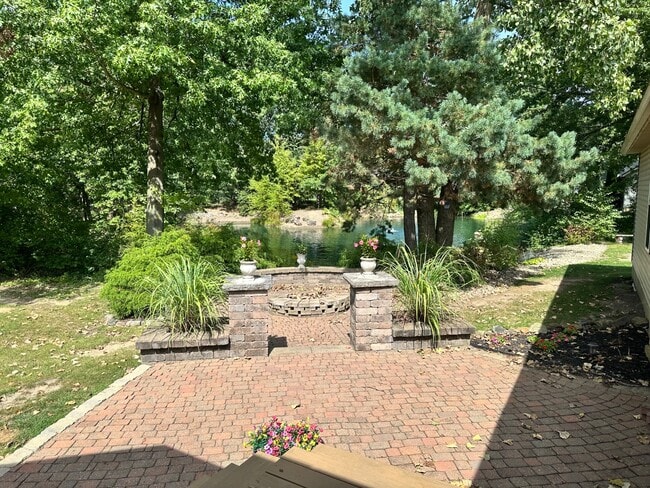Building Photo - 1052 Arrowhead Dr