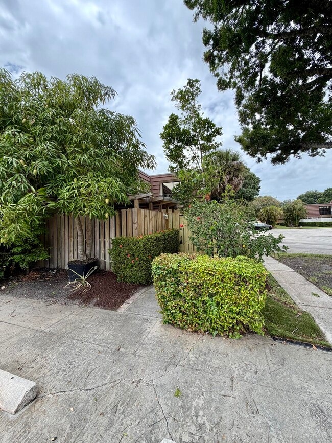 Building Photo - 2213 22nd Ln