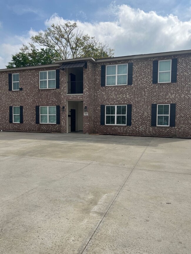 Building Photo - 3807 Kirkman St