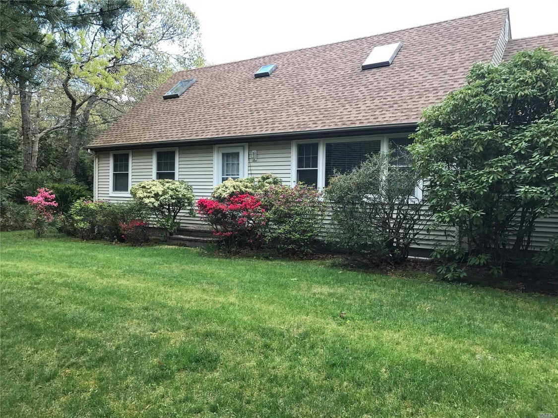 Primary Photo - 15 Beach Land Ave