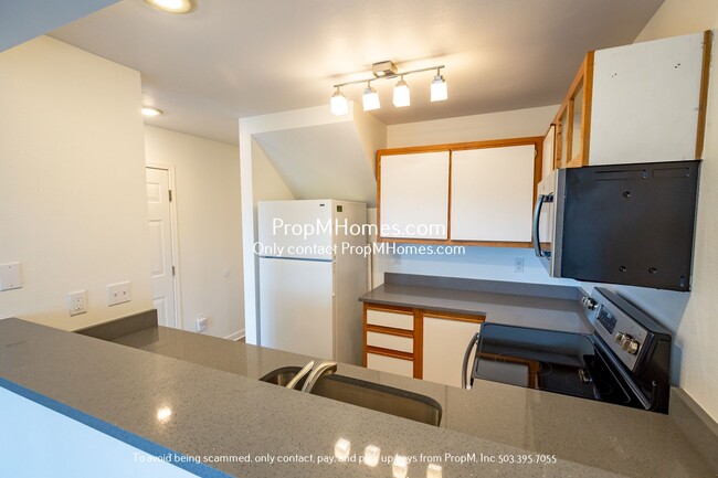 Foto del edificio - Cozy Two Bedroom Townhome in Tualatin! Upd...