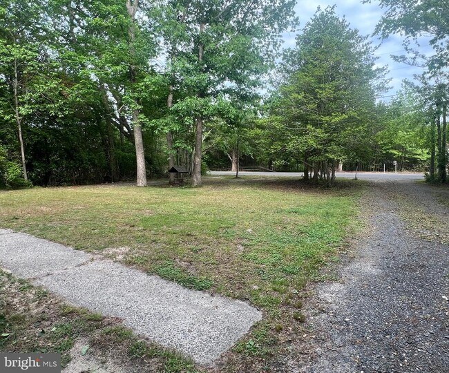 Building Photo - 125 Lower Shore Rd