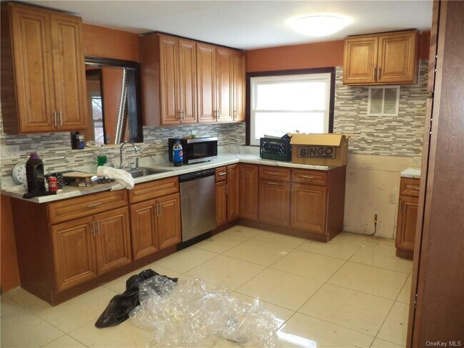 Building Photo - 1251 Kings Hwy