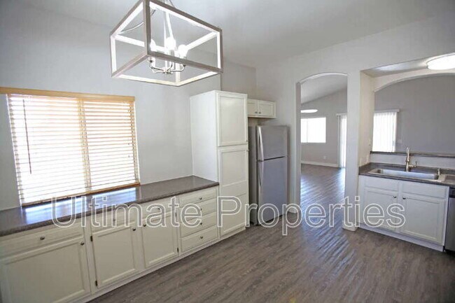 Building Photo - 16107 W Sherman St