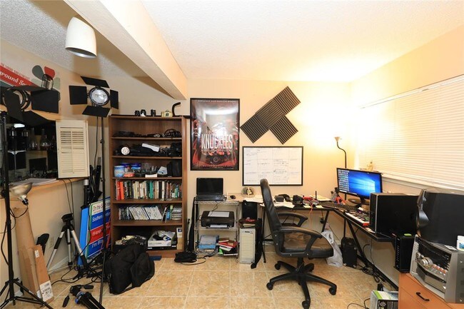 Building Photo - 9553 Pagewood Ln