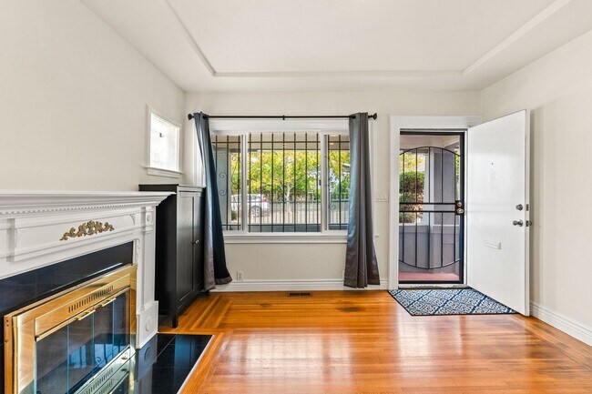 Foto del edificio - 3318 Maple Ave