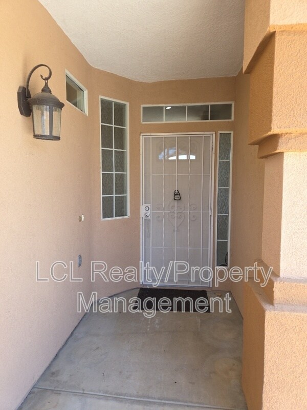 Building Photo - 26858 China Dr
