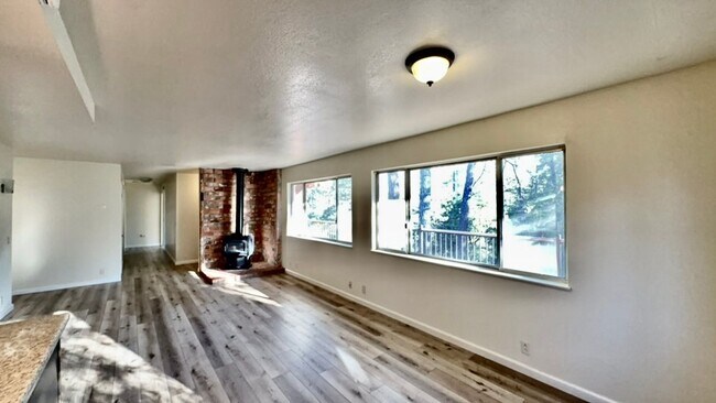 Foto del edificio - RURAL GRASS VALLEY PROPERTY