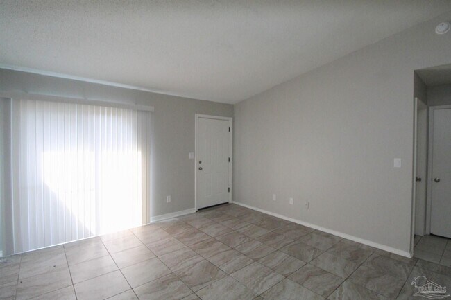 Foto del edificio - 6810 Tiki Ln