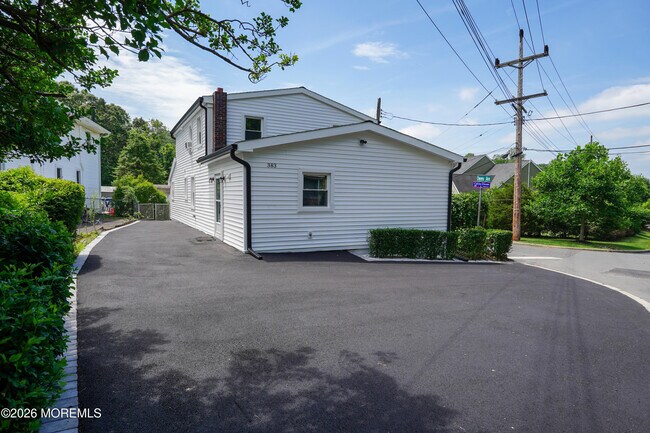 Foto del edificio - 383 Navesink Ave