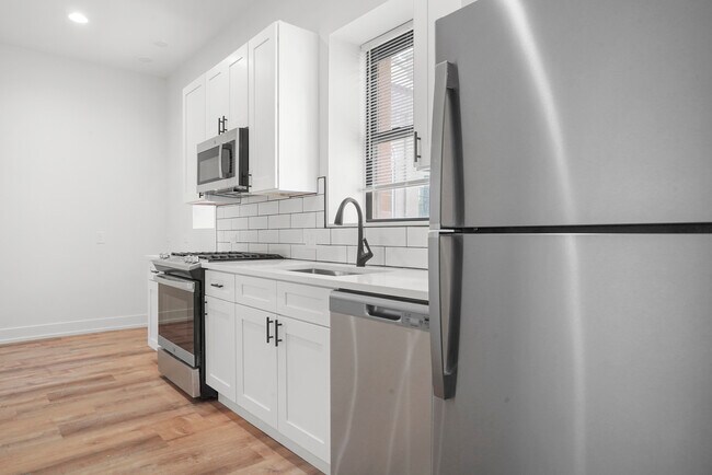 Foto del edificio - 2219 N Hamilton Ave