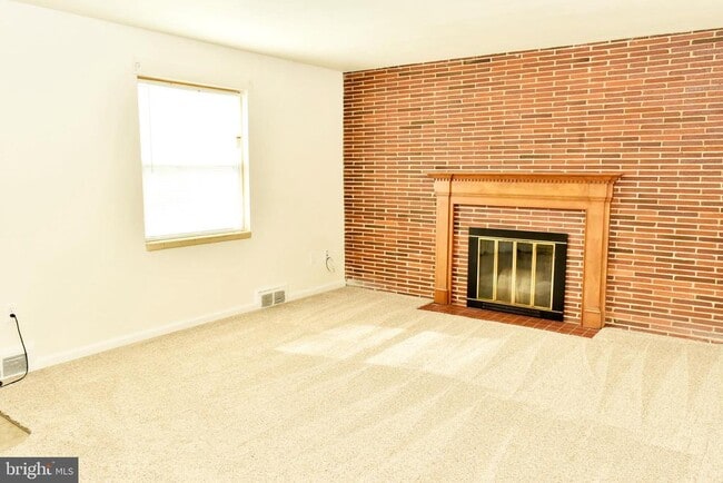 Building Photo - 627 Biggs Ave