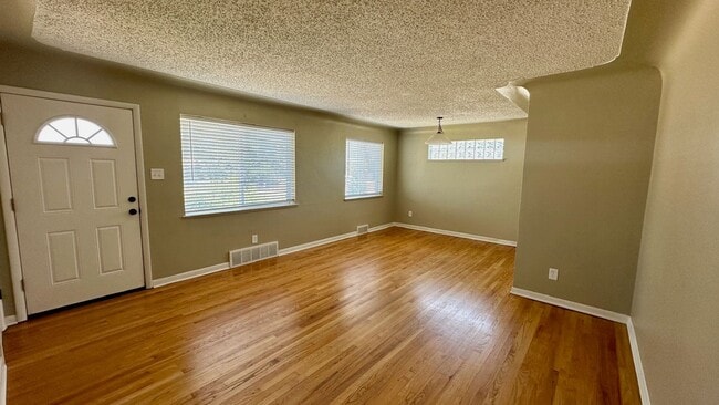 Photo - Spacious 5BD/2BA Home in Lakewood, CO- Available July 29th!