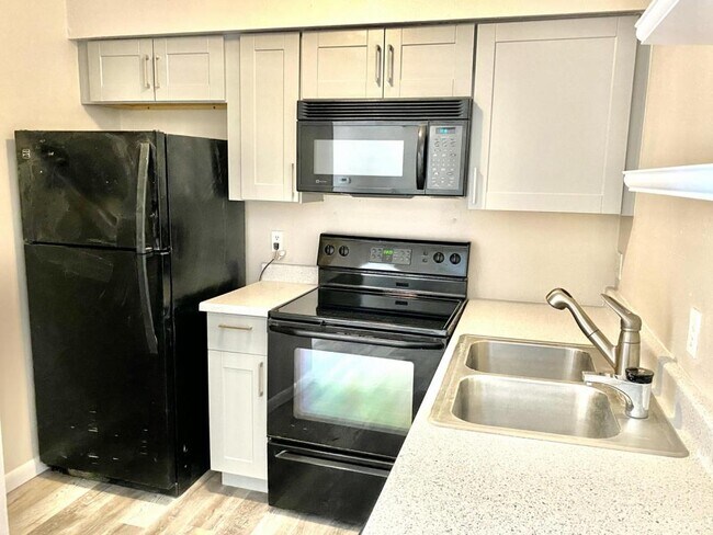 Building Photo - 5300 S Cherry St Unit 425