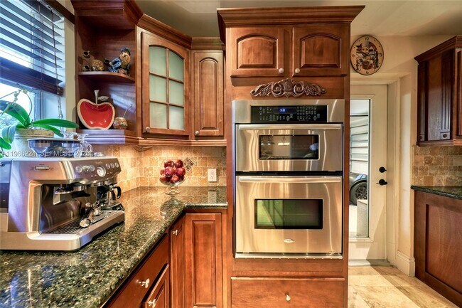 Foto del edificio - 5826 SW 17th St