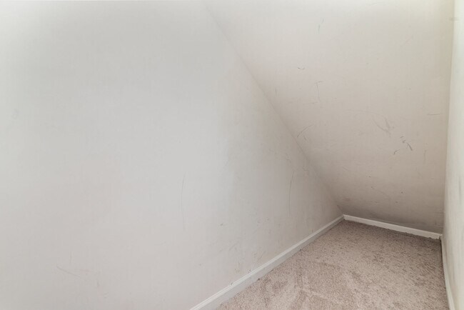 Building Photo - SPECIAL! $250 OFF ON THE 2ND MONTH OF RENT...