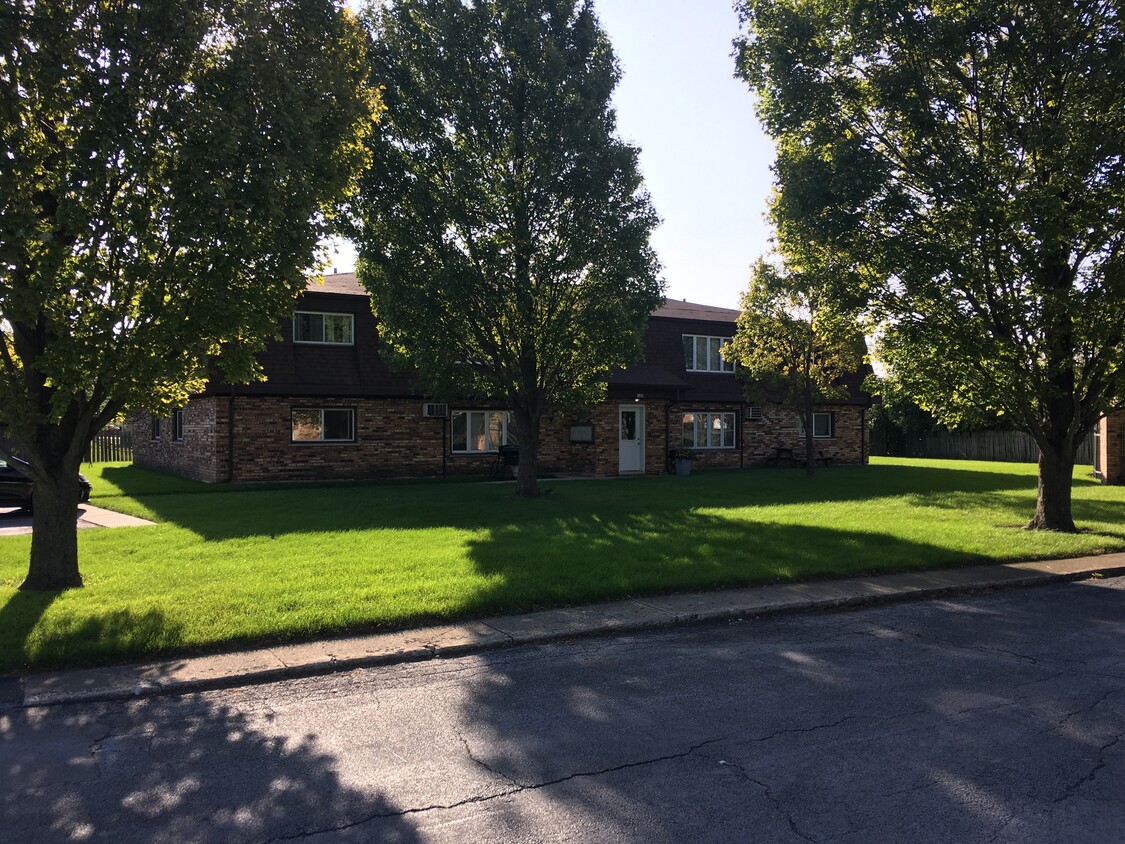 Primary Photo - 120 Orchard Ct