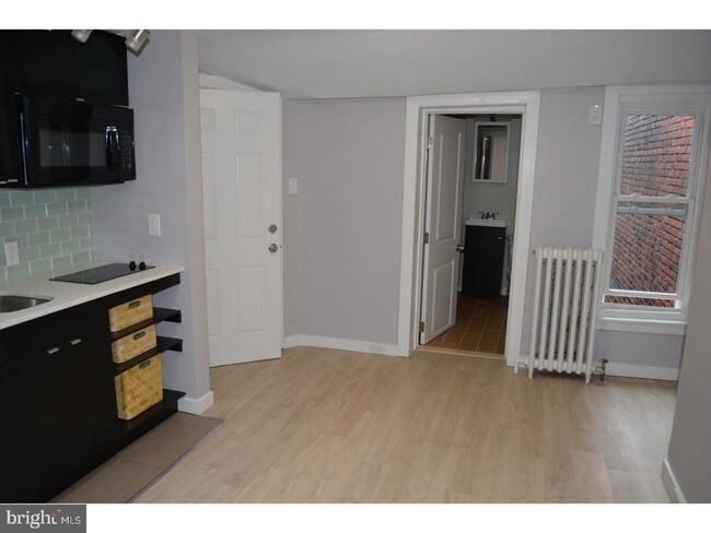 Building Photo - 338 S 16th St