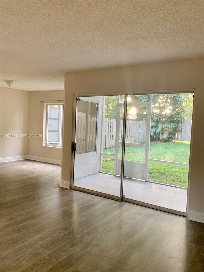 Building Photo - 9516 SW 140th Ct