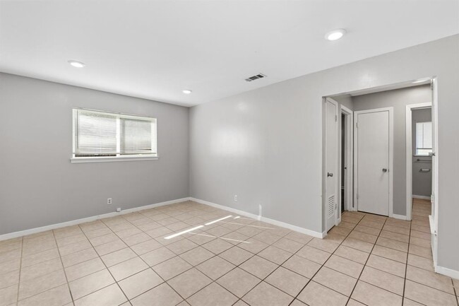 Building Photo - 2201 Lanier Dr