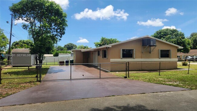 Foto del edificio - 3295 NW 214th St