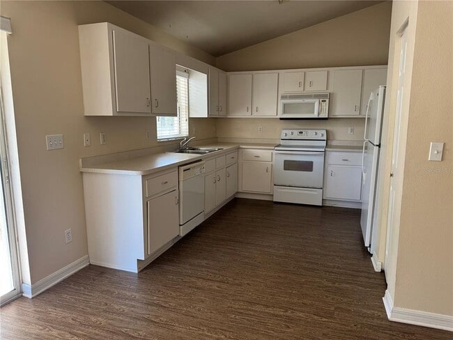 Building Photo - 4015 SW 130th Pl