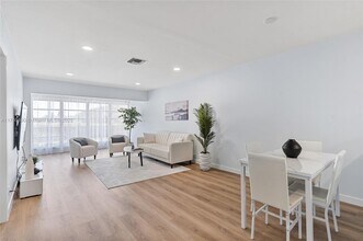 Building Photo - 1101 Cactus Terrace