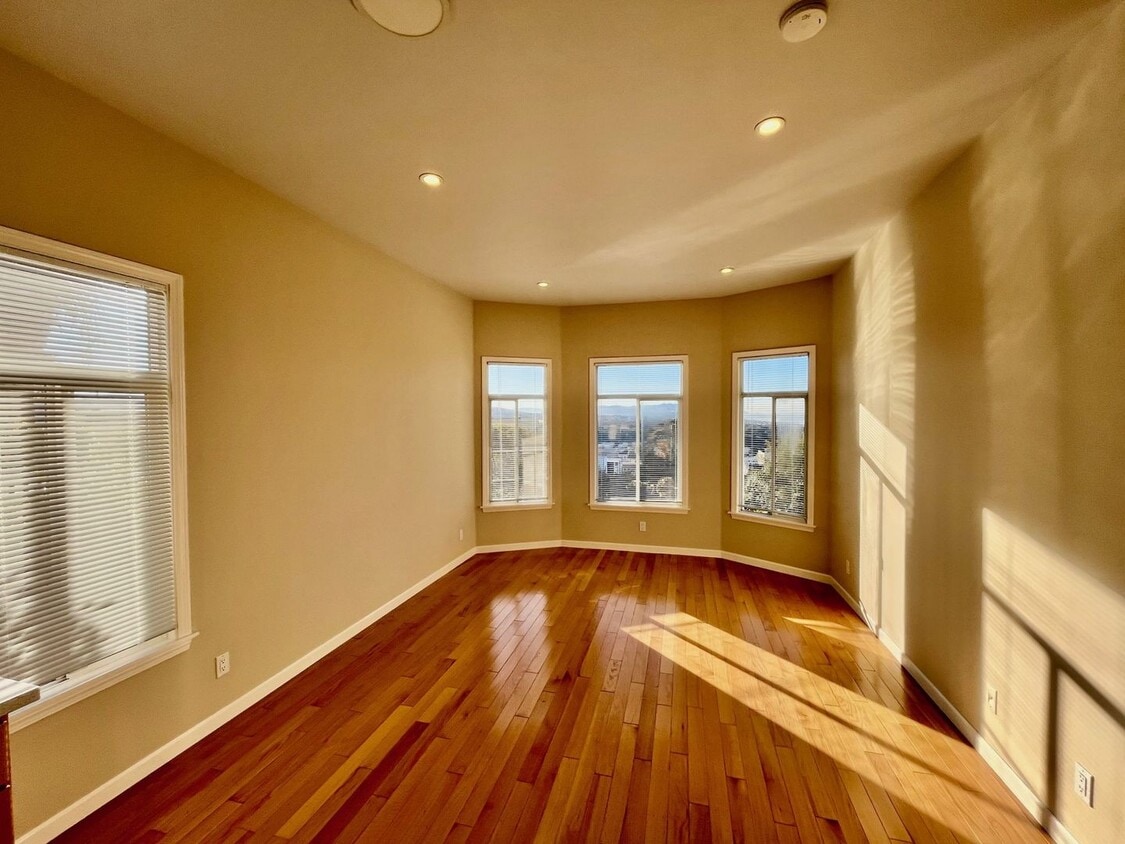 CHARMING RICHMOND 1 BED WITH INCREDIBLE VIEWS!!! - CHARMING RICHMOND 1 BED WITH INCREDIBLE VIEWS!!!